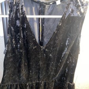 Black crushed velvet tank size L NWT